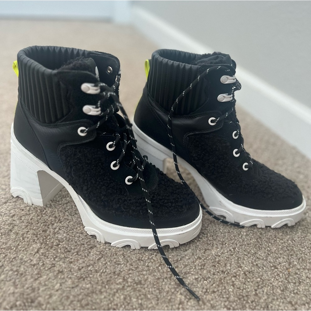 Sorel Heel boot black- WOMEN'S BREX™ HEEL COZY LACE BOOTIE